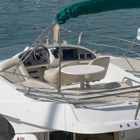 Botel Yate 32 Pies Jeanneau